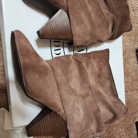Steve Madden Size 10 Women's Taupe Suede Ankle Boots - Picture 4 of 4